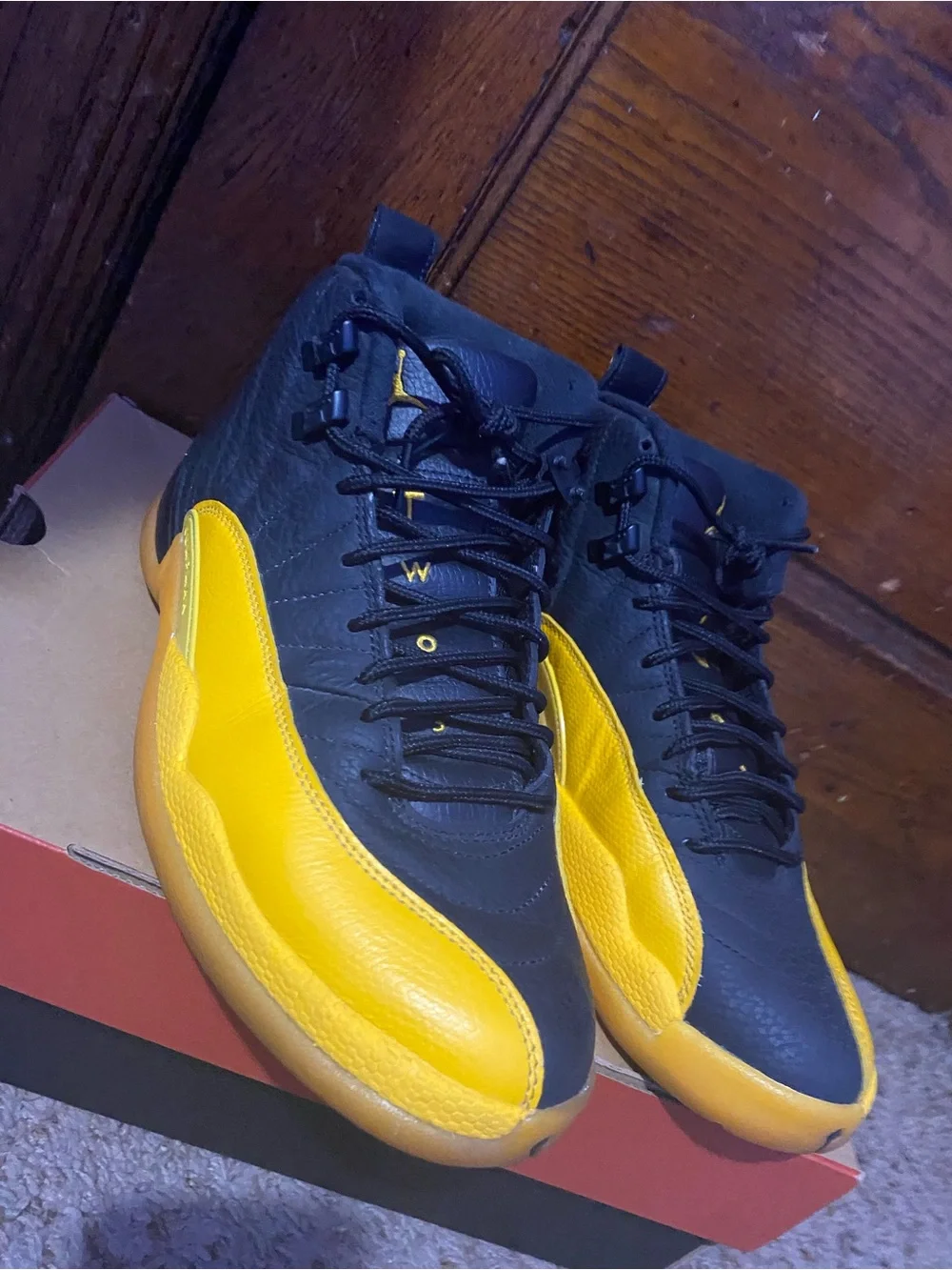 Jordan Mens High-Top Sneakers in Black and Yellow